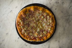 Pizza de masa casera esponjosa